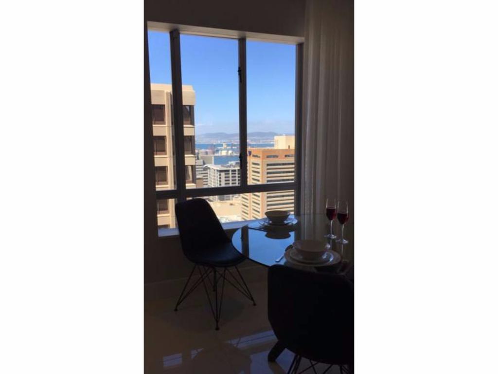 Triangle Luxury Suites By Totalstay Kaapstad Buitenkant foto