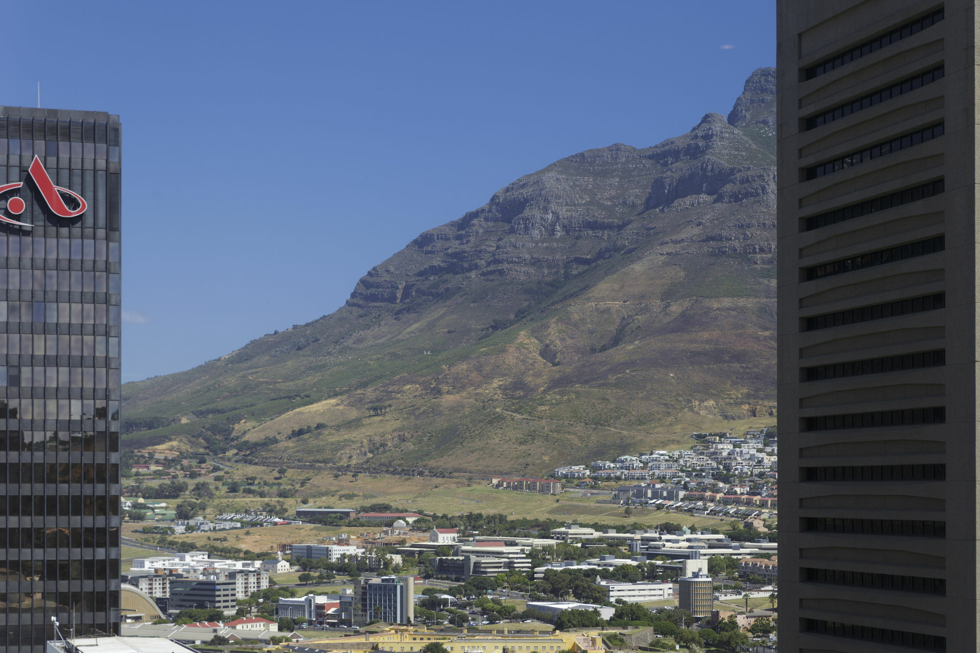 Triangle Luxury Suites By Totalstay Kaapstad Buitenkant foto