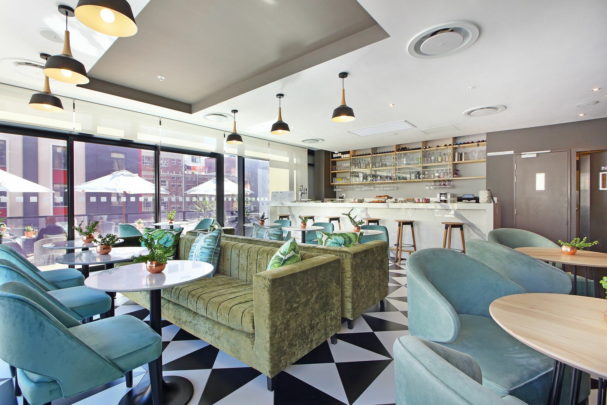 Triangle Luxury Suites By Totalstay Kaapstad Buitenkant foto