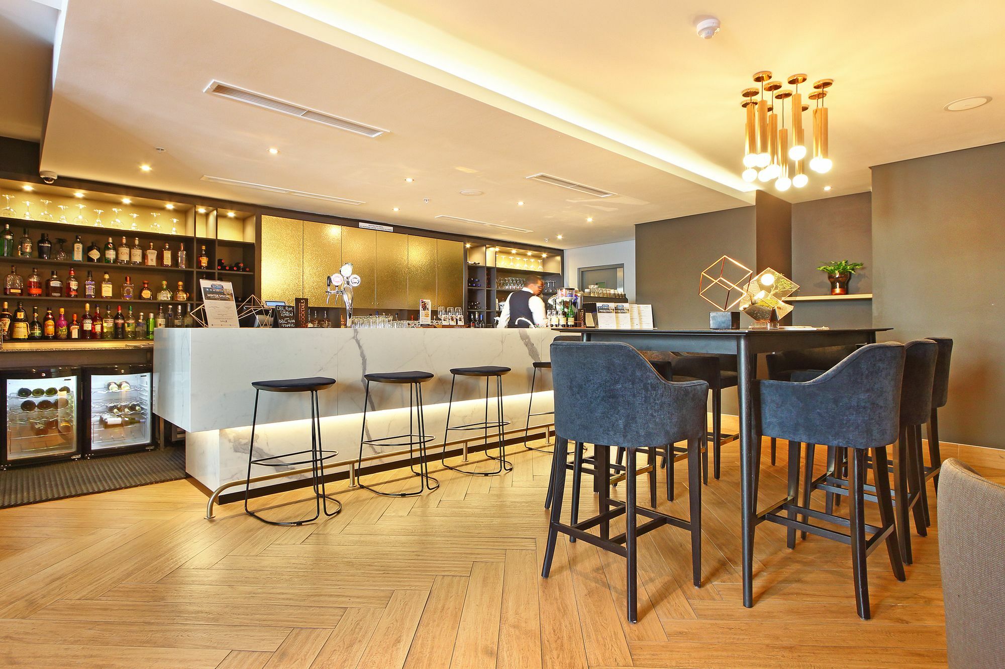 Triangle Luxury Suites By Totalstay Kaapstad Buitenkant foto