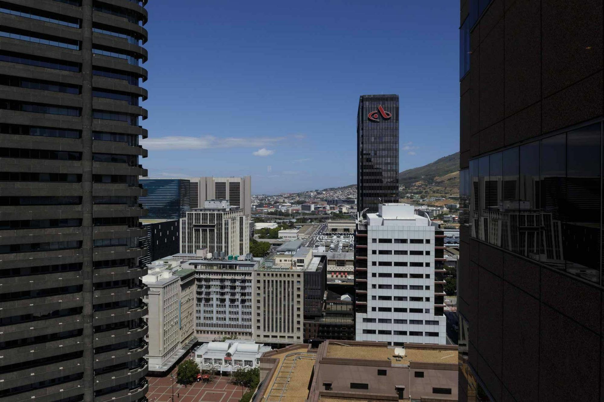 Triangle Luxury Suites By Totalstay Kaapstad Buitenkant foto